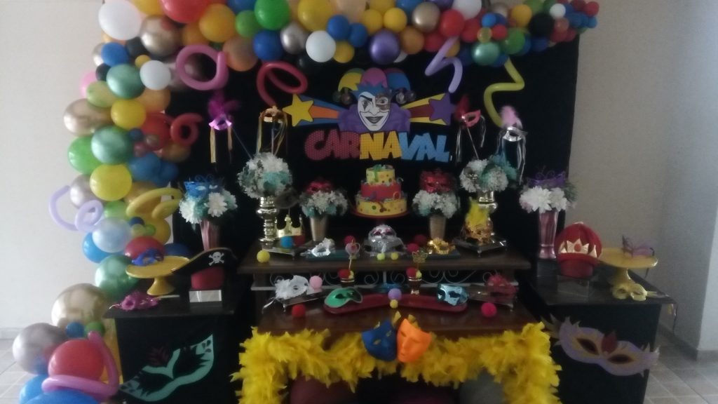 Mesa Decorada Carnaval