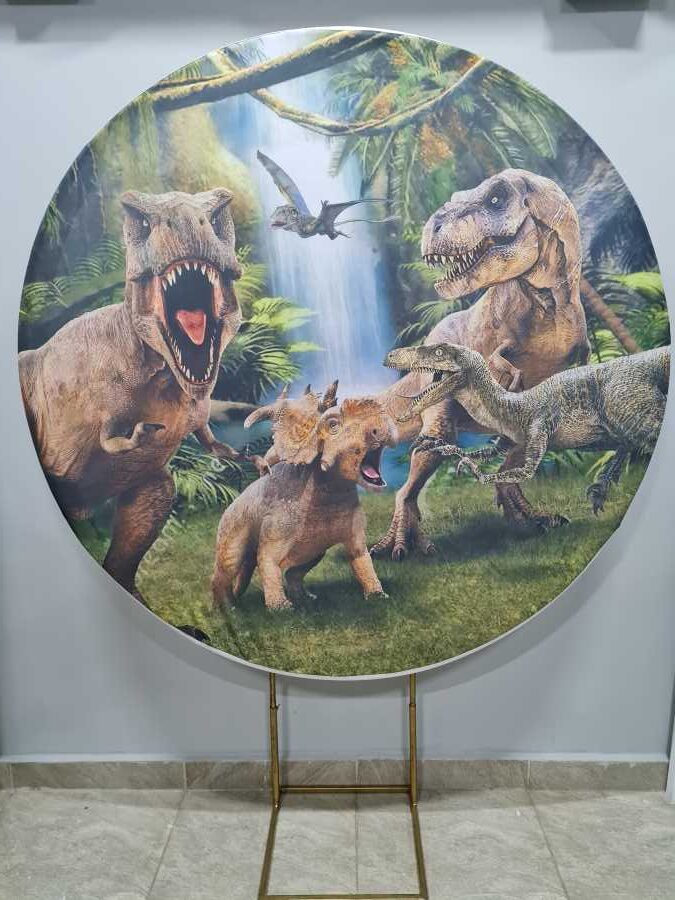 Painel-Redondo-150m-de-Diametro-Dinossauros