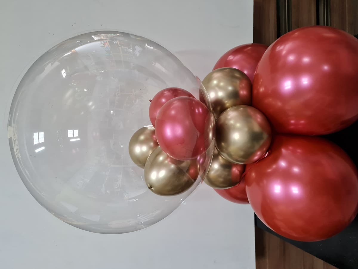 Arranjo de Bubble Simples Vermelho e Dourado