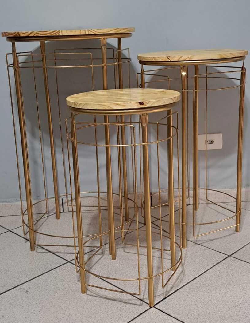Trio de mesas redonda reta dourada