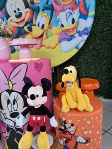 Pegue Monte Mickey e Minie