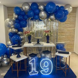 Mini Table Aniversario cortina metalizada Prata