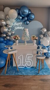 Mini Table Azul Claro e Prata