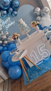 Mini Table Azul Claro e Prata