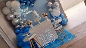 Mini Table Azul Claro e Prata