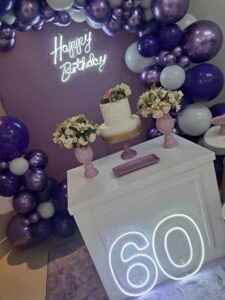 Mesa Decorada 60 anos Lilas