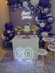 Mesa Decorada 60 anos Lilas