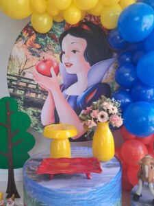 Aluguel Mini Table Branca de Neve