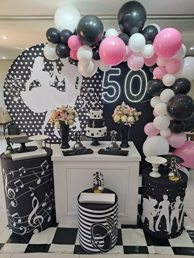 Mini-Table_Anos-60-Preto-e-Branca_Luxo Mini-Table_Anos-60-Preto-e-Branca_Luxo