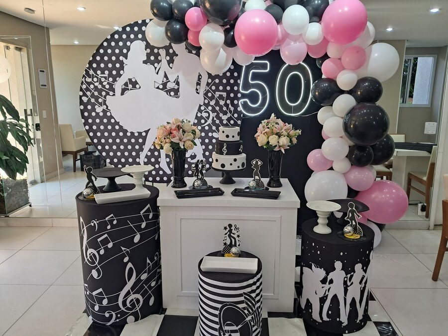 Mini-Table_Anos-60-Preto-e-Branca_Luxo Mini-Table_Anos-60-Preto-e-Branca_Luxo