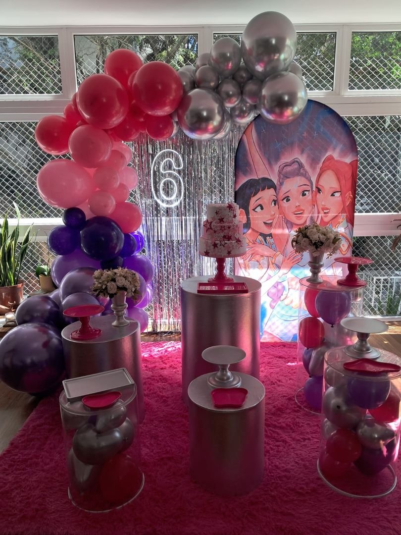 Mini-Table_Guerreiras-do-K-Pop_Luxo Mini-Table_Guerreiras-do-K-Pop_Luxo